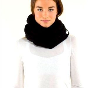 Lululemon knit circle scarf